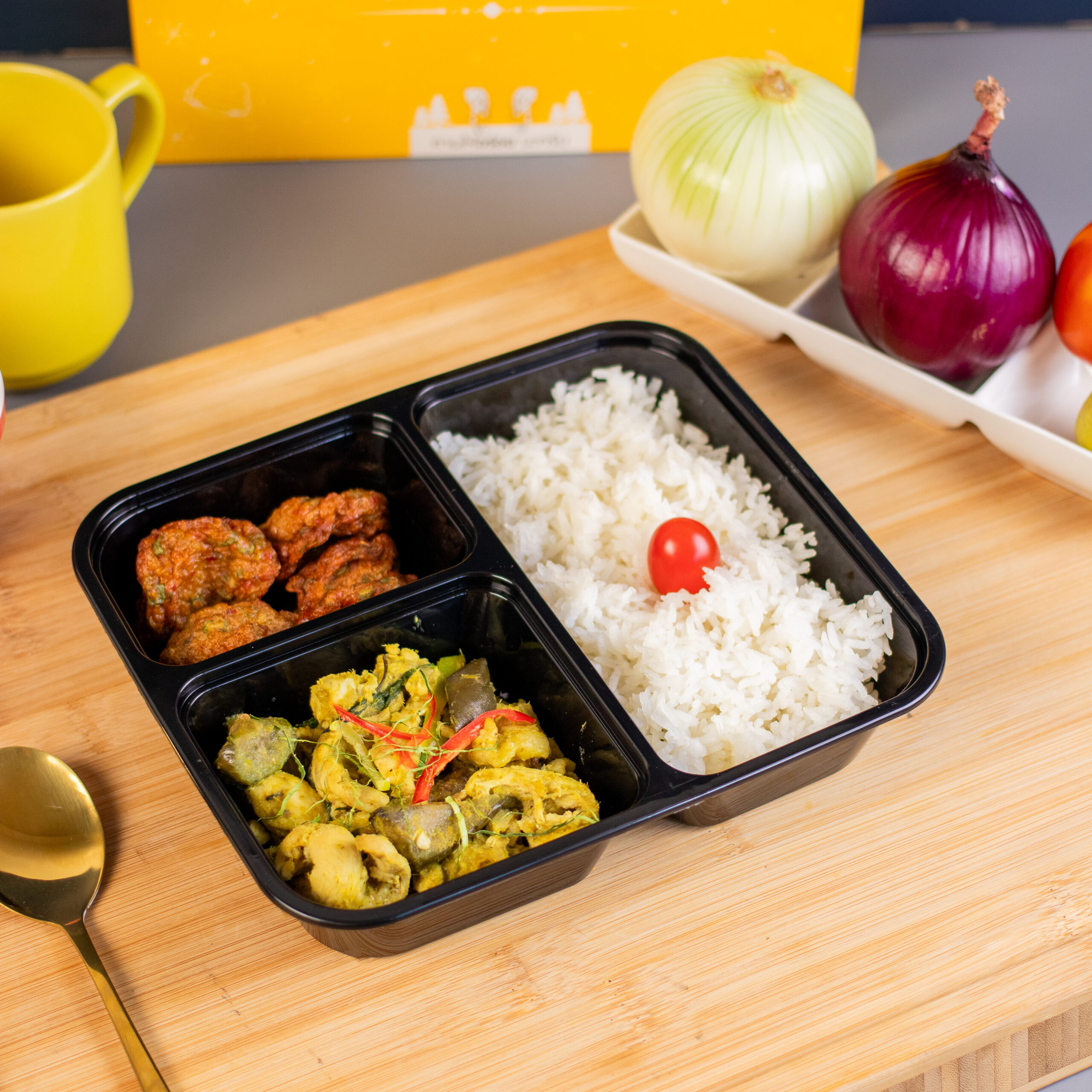 BT5-ข้าวเขียวหวานไก่ผัดแห้ง + ทอดมันปลากราย