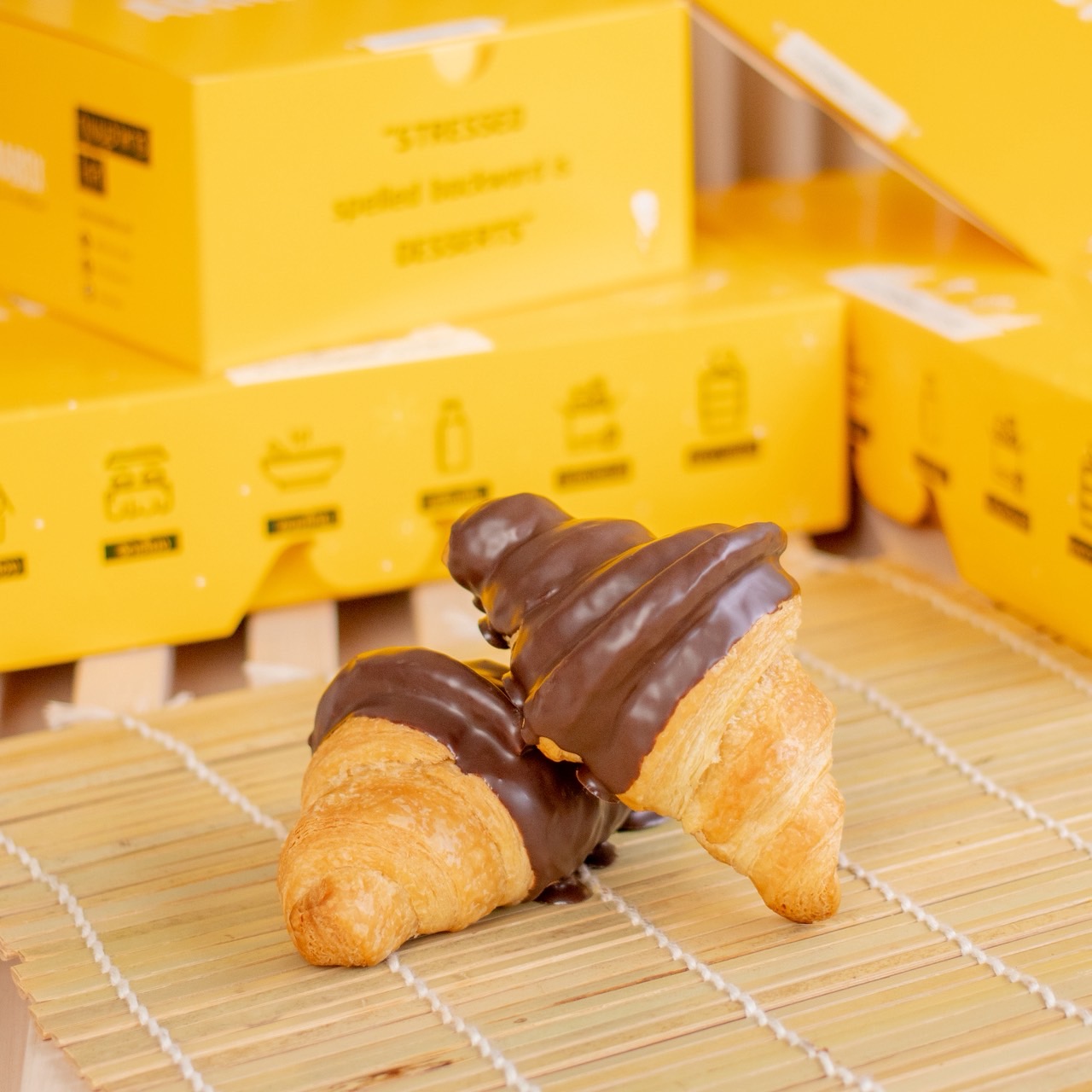 B-ครัวซองต์ช็อกโกแลต