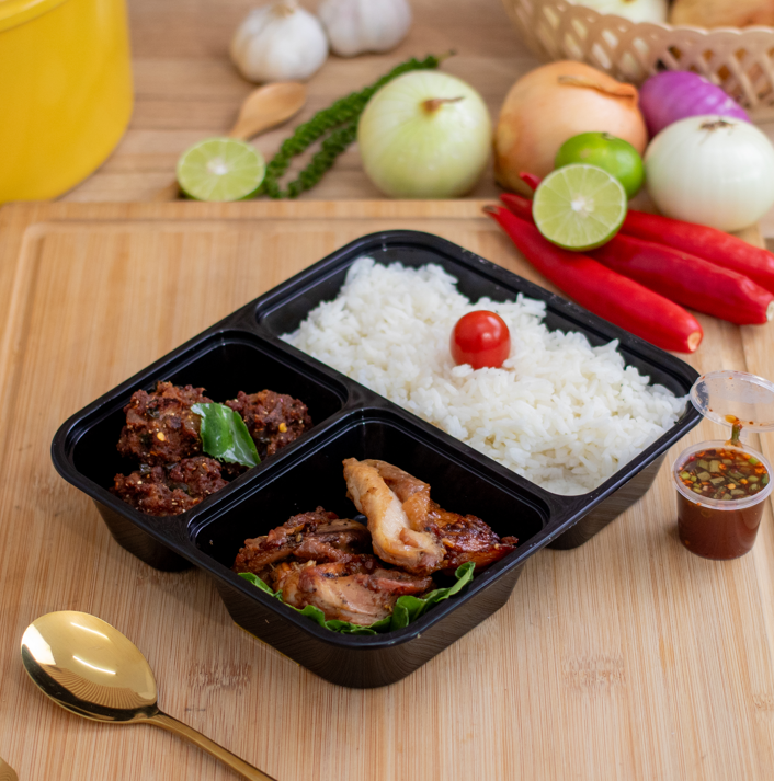 BT6-ข้าวไก่ย่างซอสแจ่ว + ลาบหมูก้อนทอด