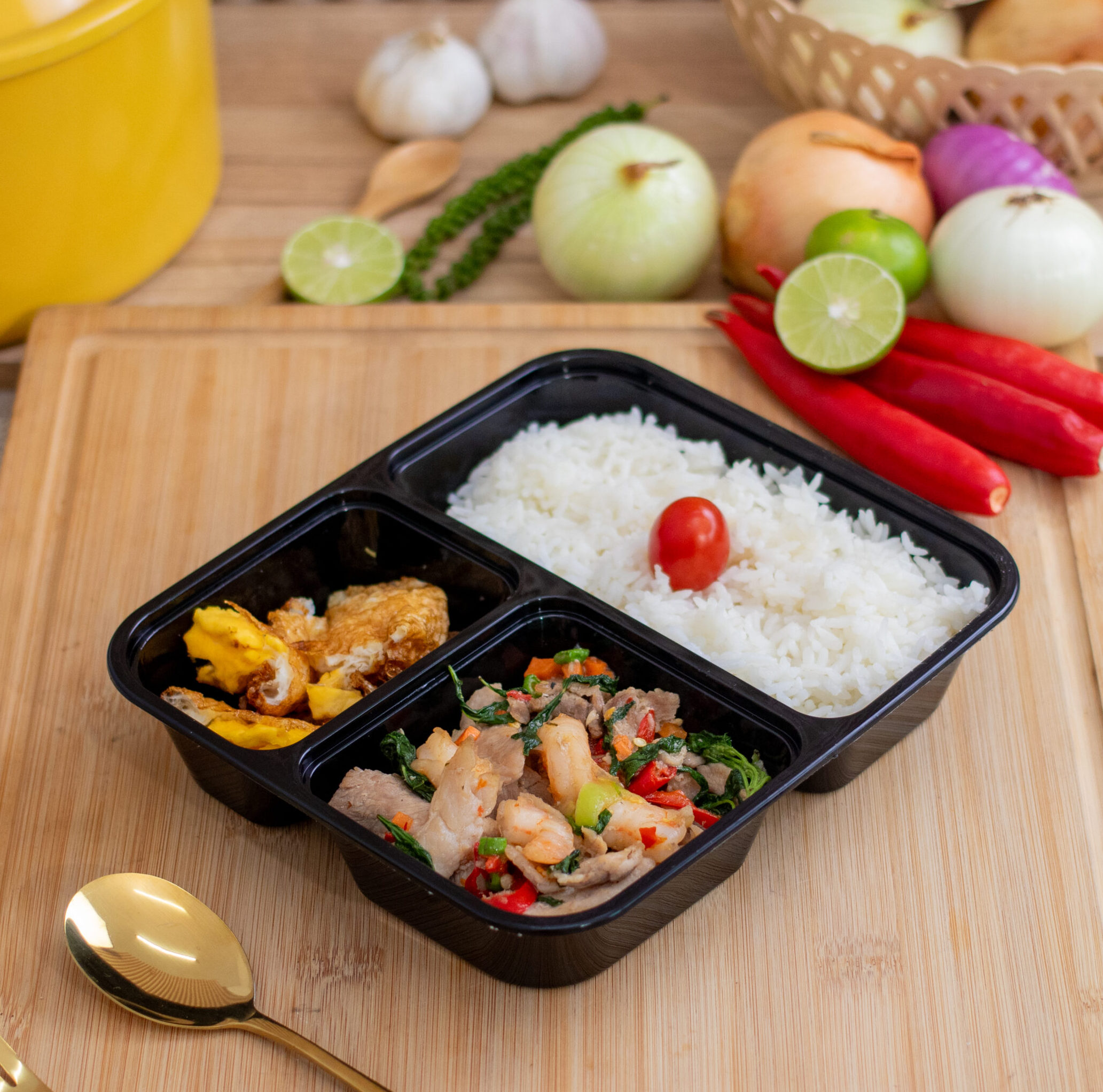 BT-ข้าวกะเพราหมูชิ้นกุ้งสับ + ไข่ดาวคั่วน้ำปลา
