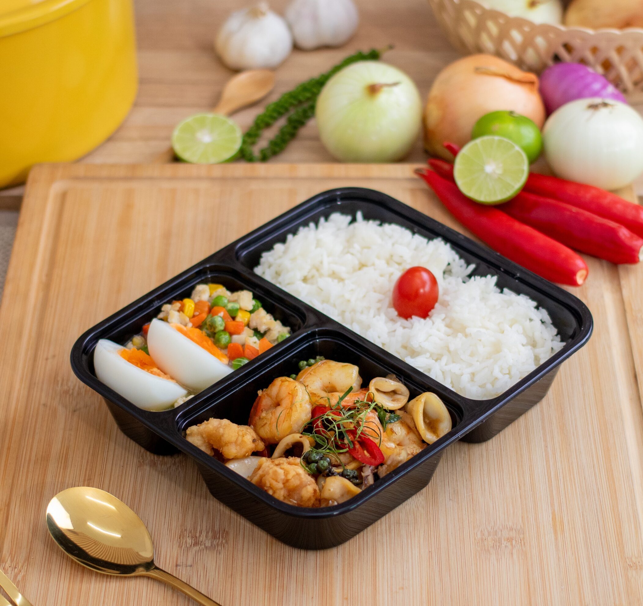 BT-ข้าวทะเลผัดฉ่า + ไข่ต้มทรงเครื่องไก่สับ